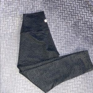 Lululemon cropped high rise leggings!